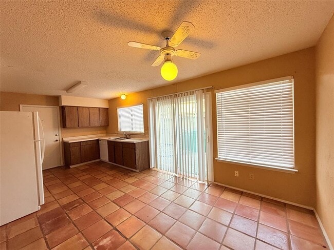 Building Photo - 9611 Blue Creek Ln