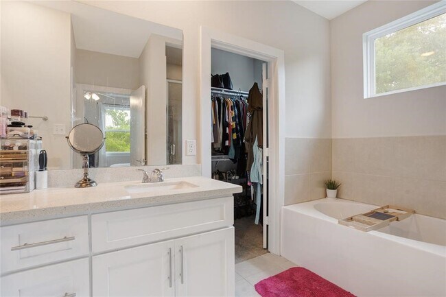 Building Photo - 4625 Mallow St