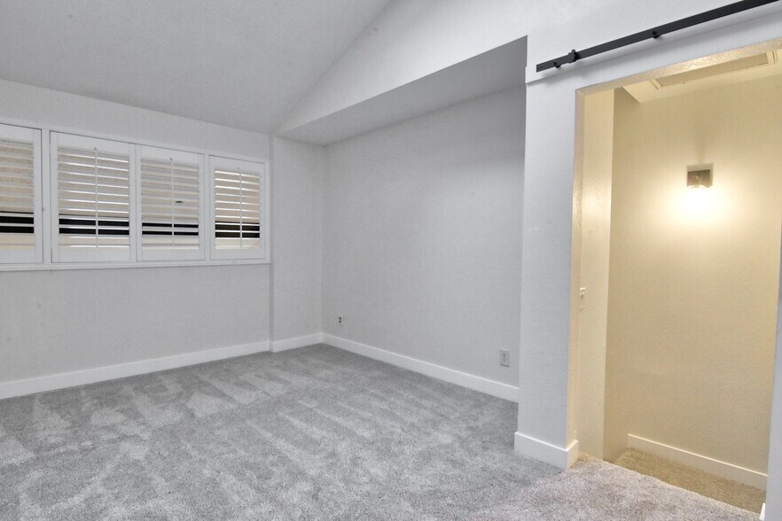 Building Photo - 1050 Seco St