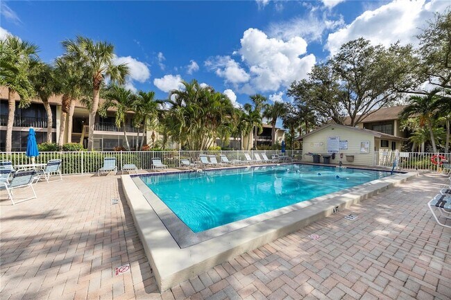 Building Photo - 646 Bird Bay Dr E