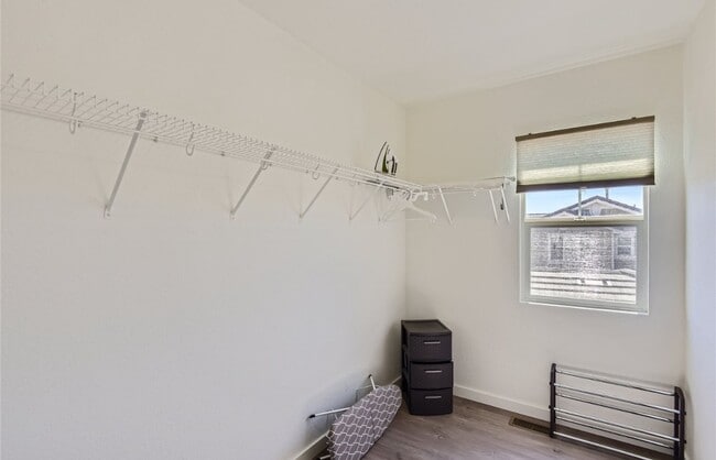 Building Photo - Huge room in a large shared home, private ...