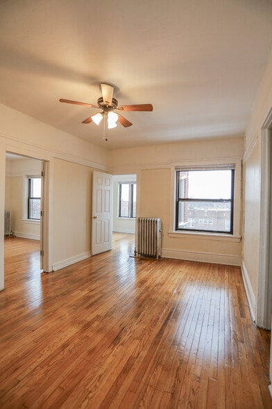 Building Photo - 7445 N Greenview Ave