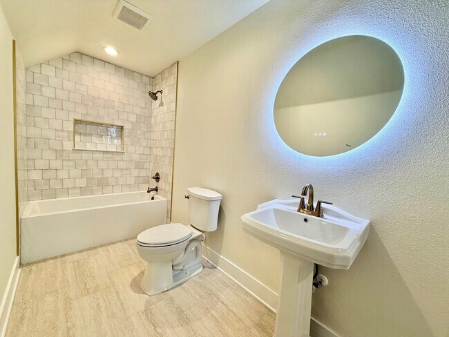 Building Photo - Brand New Custom 5/3.5 Home Steps from Downtown Winter Garden!