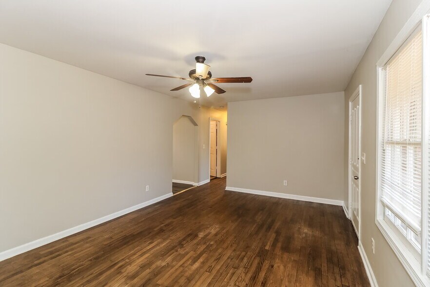 Building Photo - 454 New St