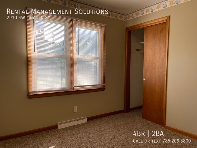 Building Photo - 2910 SW Lincoln St- 4 BED/2 BATH