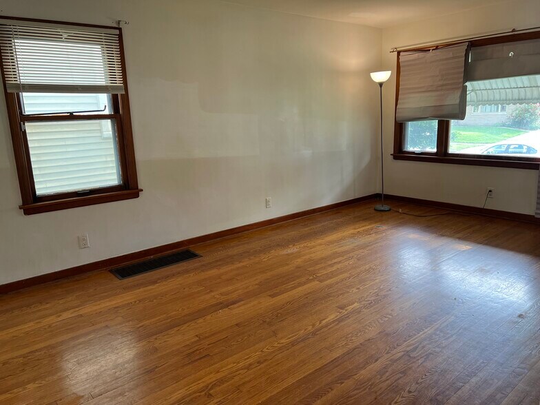 Building Photo - 7137 McCook Ave