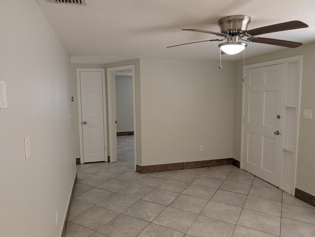 Building Photo - 10828 Hillcrest Ave