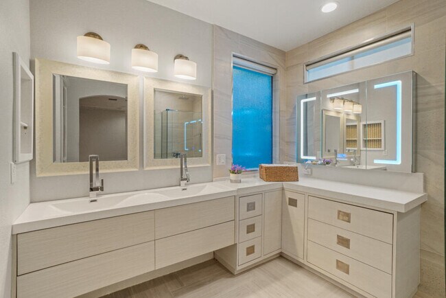 Building Photo - 6464 Snowheights Ct