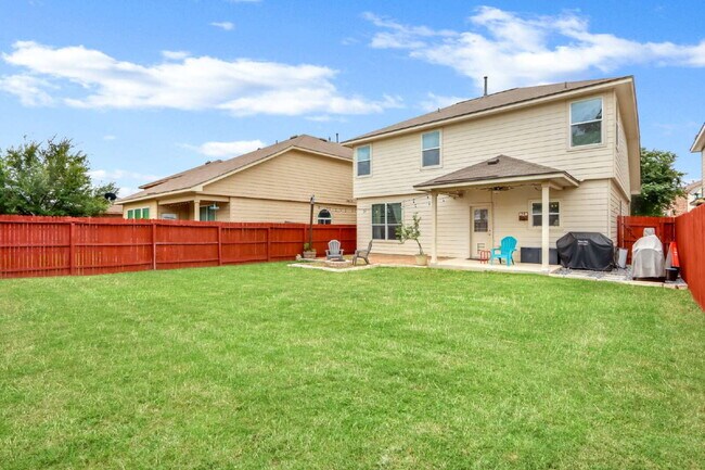 Building Photo - "Charming 3-Bed Oasis with 2.5 Baths in Sa...