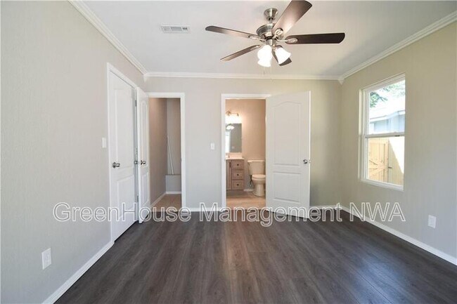 Building Photo - 117 E Veterans Pkwy