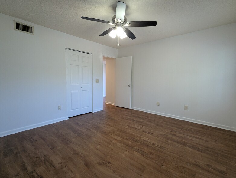 Building Photo - 5591 Greatpine Ln S