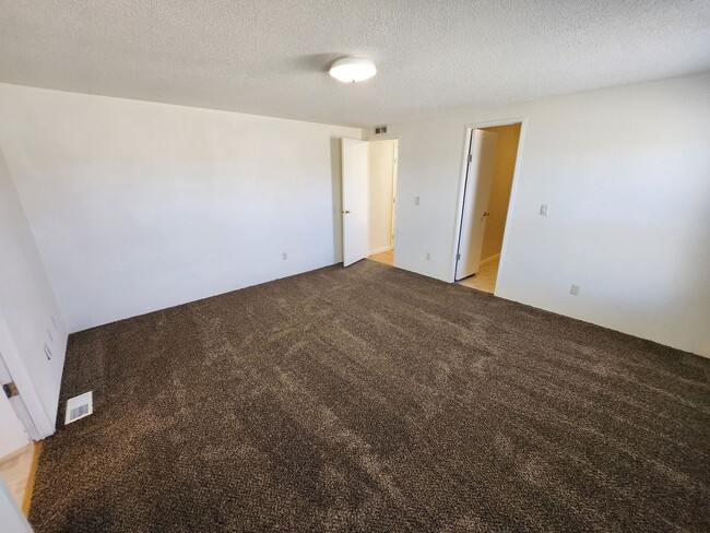 Building Photo - Convenient and Comfortable North Reno Rental