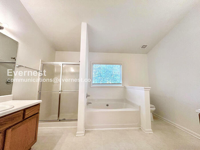 Building Photo - 218 Copperbend Dr SE