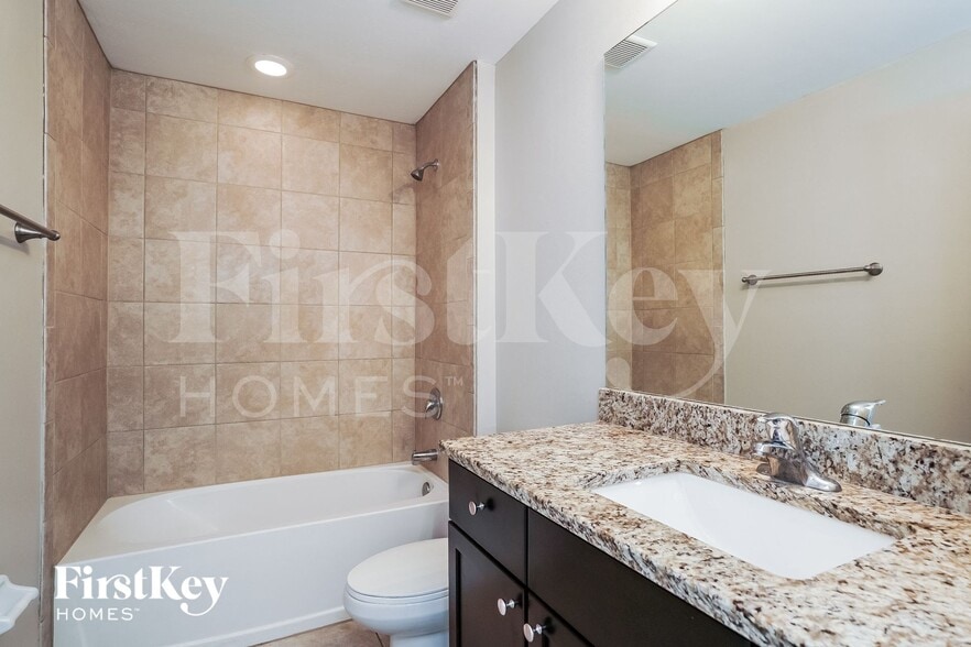 Building Photo - 2101 NW 10th Terrace