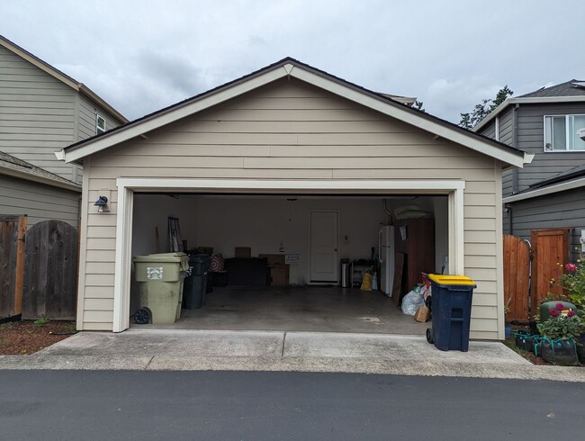 Building Photo - 20954 SW Edgemont St