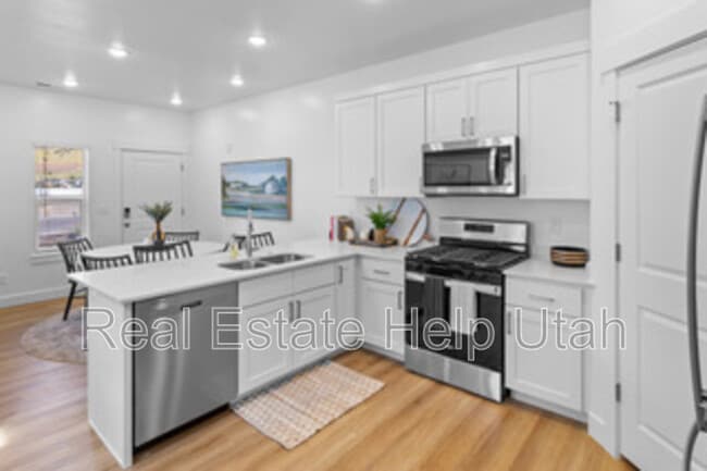 Building Photo - 281 W 1150 N