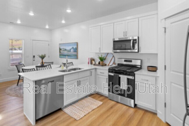 Building Photo - 285 W 1150 N
