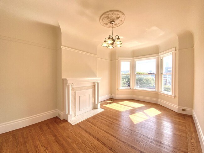 Primary Photo - 4BR/2BA in Haight. IN-UNIT LAUNDRY! DISHWA...