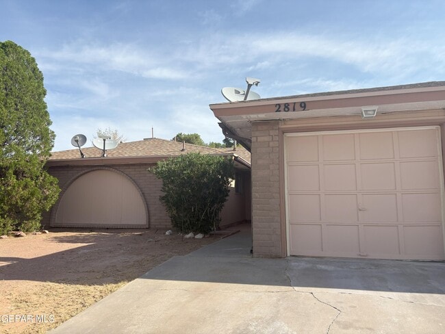 Primary Photo - 2819 Anise Dr