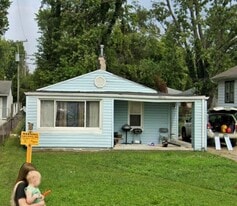 Building Photo - 1524 N Summit Ave