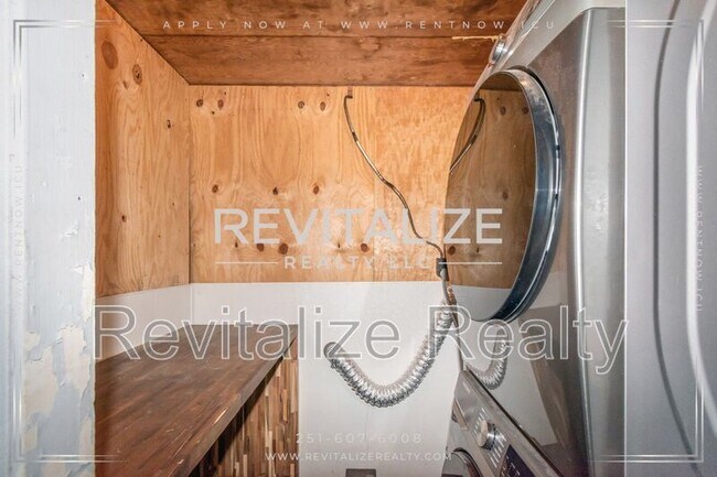 Building Photo - 4053 Sallie Ct