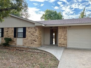 Building Photo - 102 Susan Kay Dr