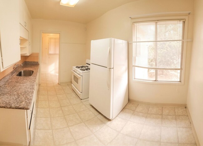 Building Photo - Spacious 2-Bedroom San Leandro Duplex w/ Detached Garage & Rear Yard
