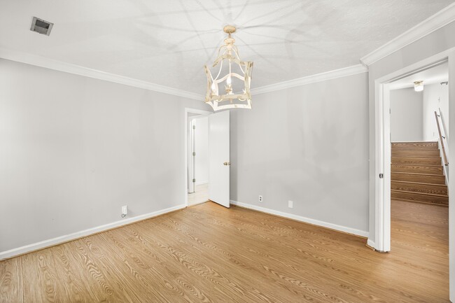 Building Photo - 3127 Creekview Ln