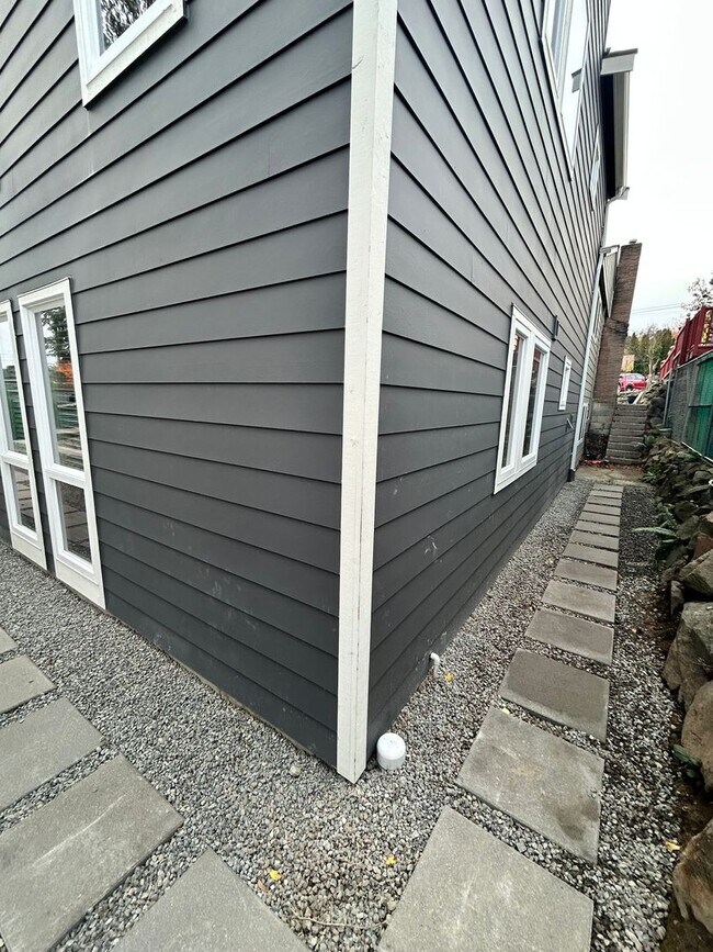 Building Photo - 8024