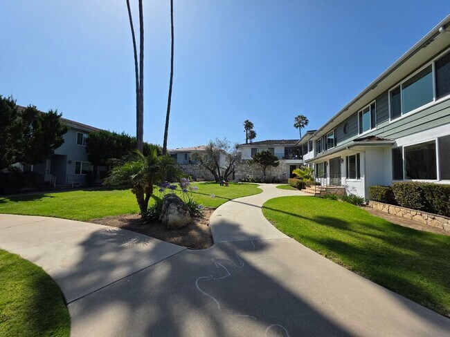 Building Photo - UPPER 1BD/1BA CONDO WITH GARAGE AND COMMON...