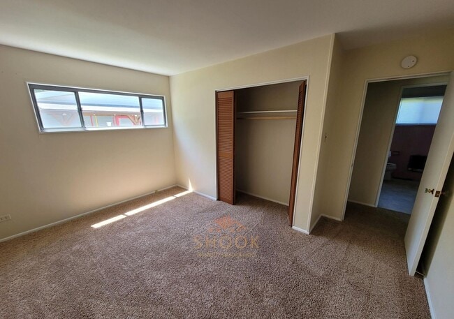 Building Photo - AVAILABLE JUNE 2026 - 2 BR + DEN WITH LARGE YARD