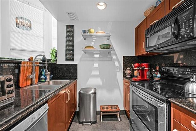 Building Photo - 7728 Collins Ave
