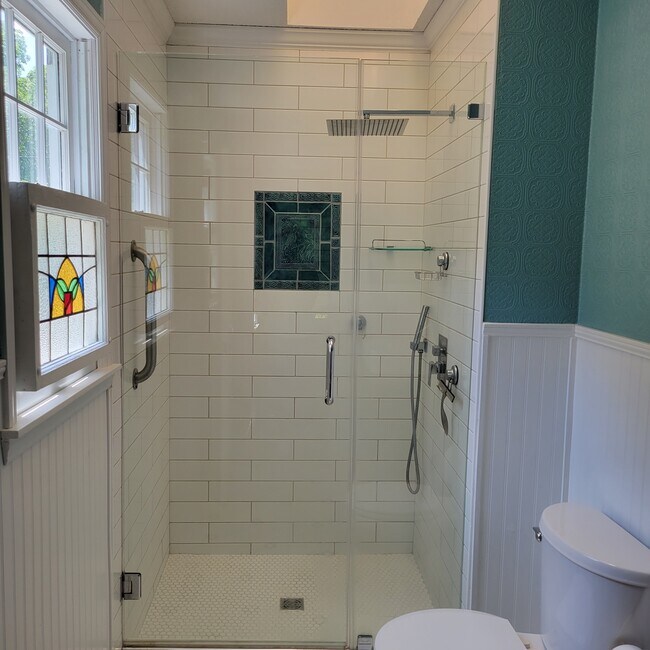 Building Photo - 110 Hilton Ln