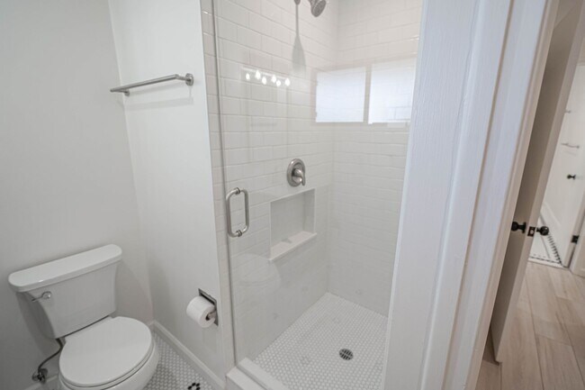 Building Photo - Canoga Park 4-Bedroom Home for Rent!
