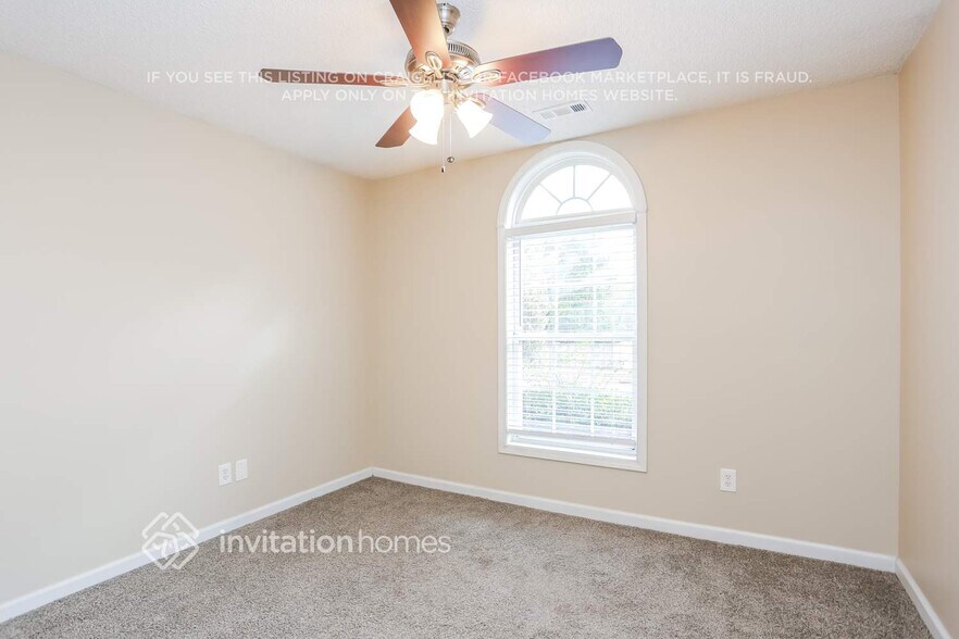 Building Photo - 4890 Larkspur Ln