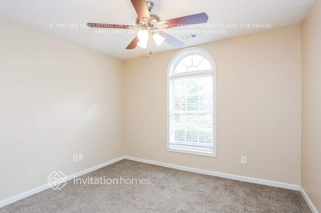 Building Photo - 4890 Larkspur Ln