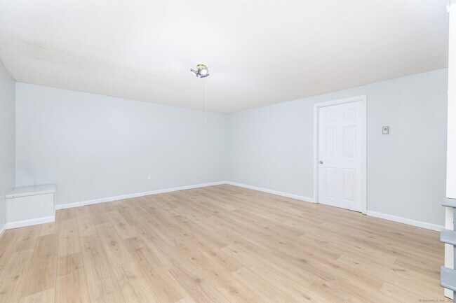 Building Photo - 11 Brandywine Ln