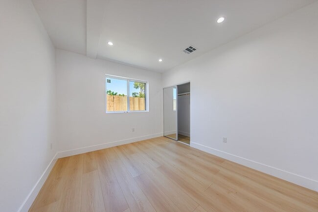 Building Photo - 1259 S Longwood Ave