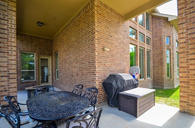Building Photo - 27 Tioga Pl