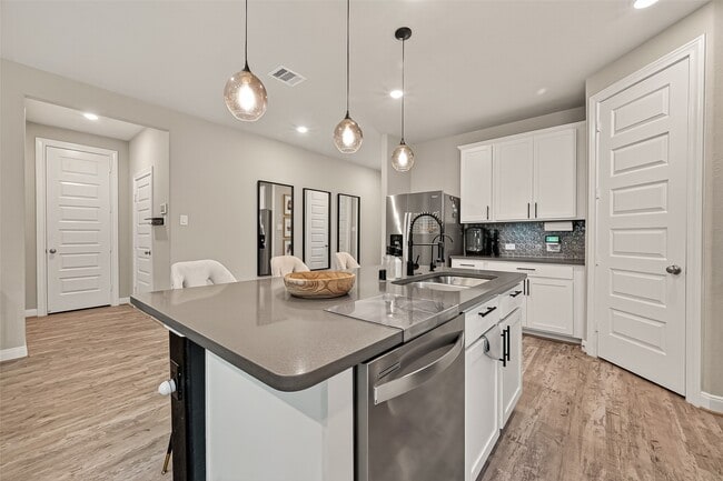 Building Photo - 20223 Sagebrush Hollow Dr