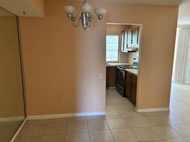 Building Photo - 9401 Lime Bay Blvd