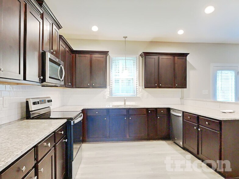 Building Photo - 262 Dundalk Dr