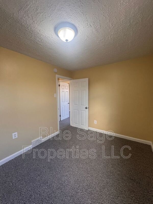 Building Photo - 1024 Broad St