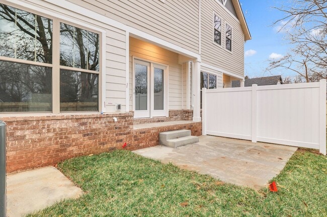 Building Photo - 609 Lee St