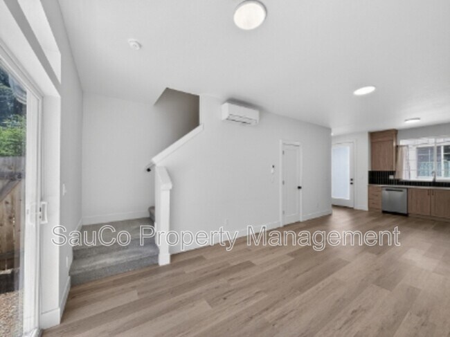Building Photo - 5032 NE 14th Ave