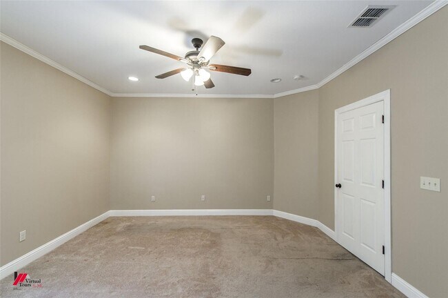 Building Photo - Villaggio Townhouse