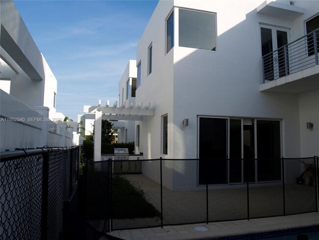 Building Photo - 10053 NW 76th Terrace