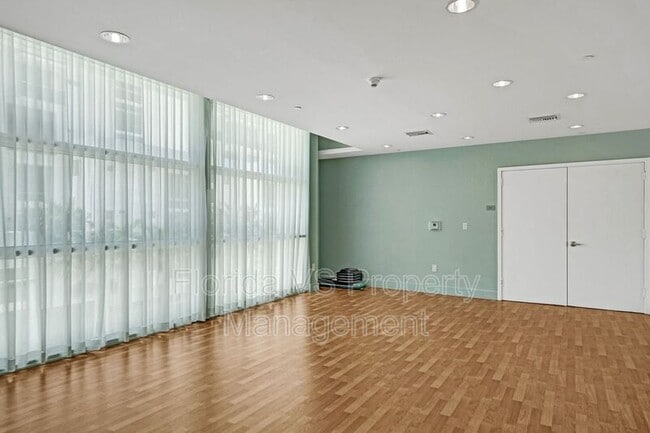 Building Photo - 350 NE 24th St