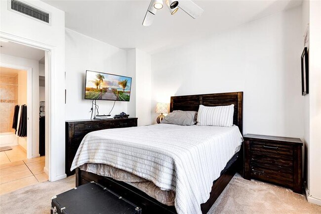 Building Photo - 511 SE 5 Ave