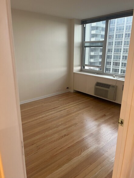 Building Photo - 4250 N Marine Dr